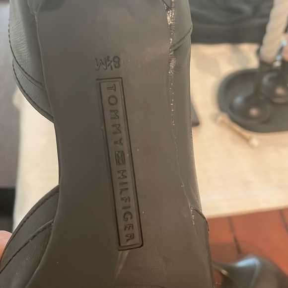 Tommy Hillfiger size 8.5 women’s black patent leather kitten heels. Worn 1-2x. - Picture 4 of 4